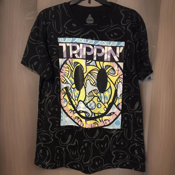 Bailey Apparel Launder TRIPPIN' Large T-Shirt Black All Over Print Trippy Smiley - Picture 1 of 7